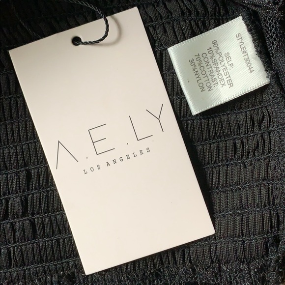 🍁 NWT Cropped velvet and lace top - Picture 6 of 7